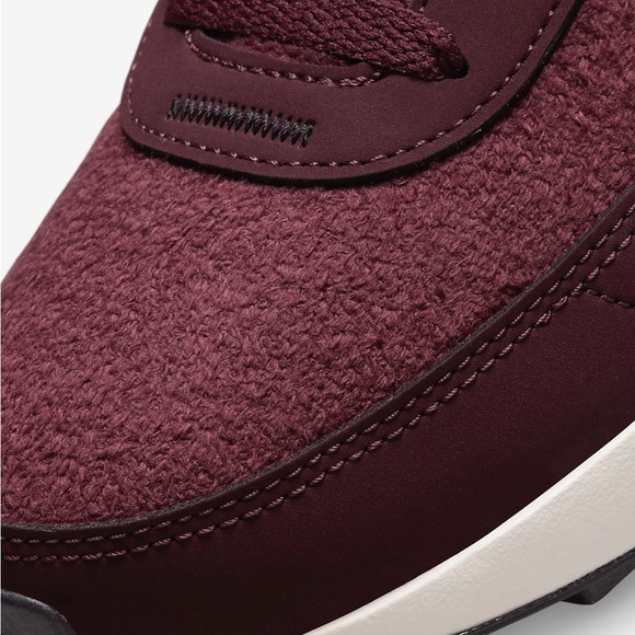 NIKE WOMENS WAFFLE ONE SE - Picture 2 of 6